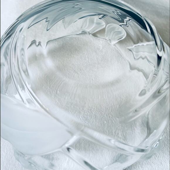 Vintage Mikasa Tivoli Frosted Tulip Serving Bowl Glass Flower Decorative - Picture 9 of 10